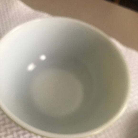 Vintage Pyrex Avocado mixing bowl - Picture 3 of 6